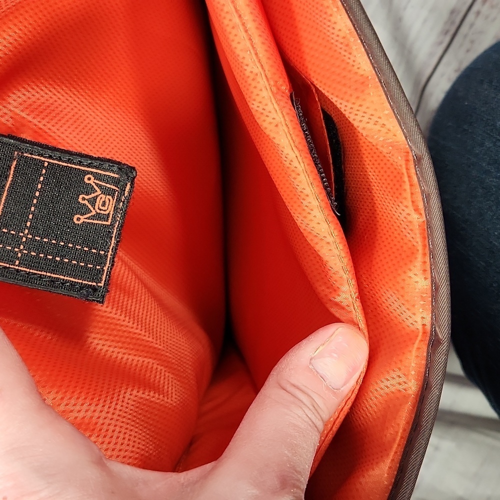 Casecrown Microsoft Surface Vertical Messenger Bag - image 7